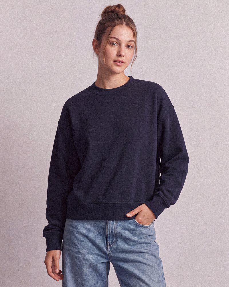 Female model, 5'9", wearing size M