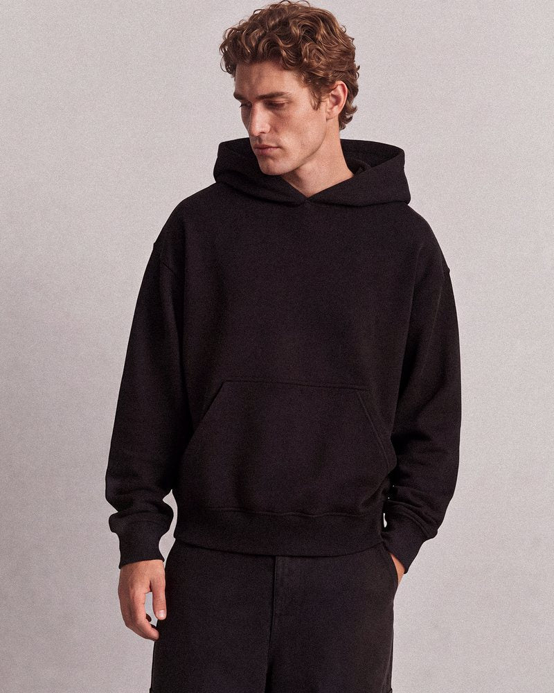 Male model, 6'1", wearing size XL