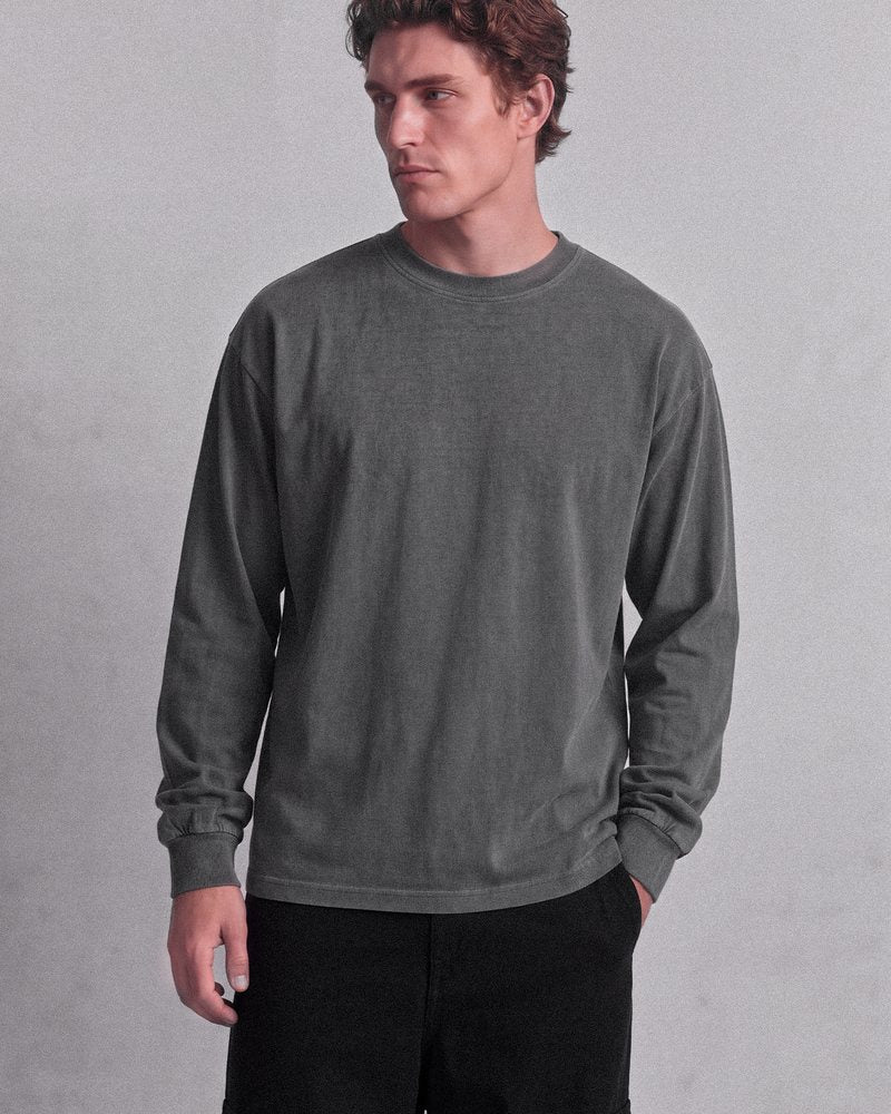 Male model, 6'1", wearing size XL