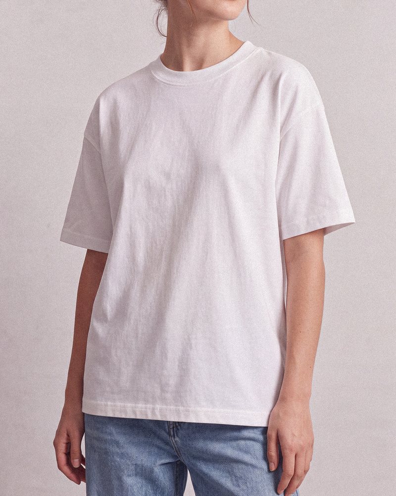 Female model, 5'9", wearing size M